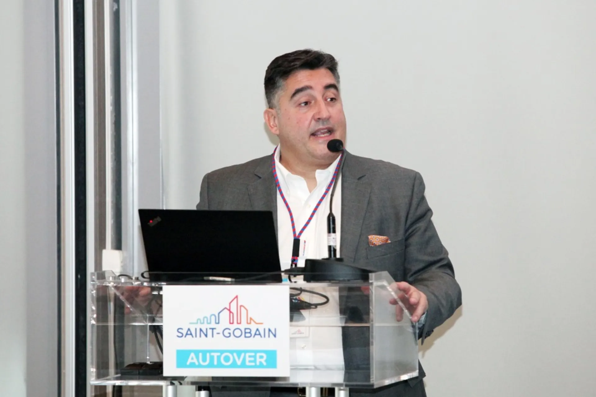 Glassdrive: Στρατηγική συνεχούς ανάπτυξης με επίκεντρο την εκπαίδευση