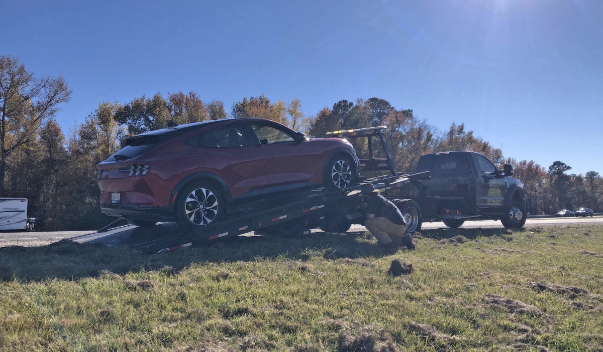 Οδική βοήθεια προκάλεσε ζημιά $25.000 σε ηλεκτρικό όχημα