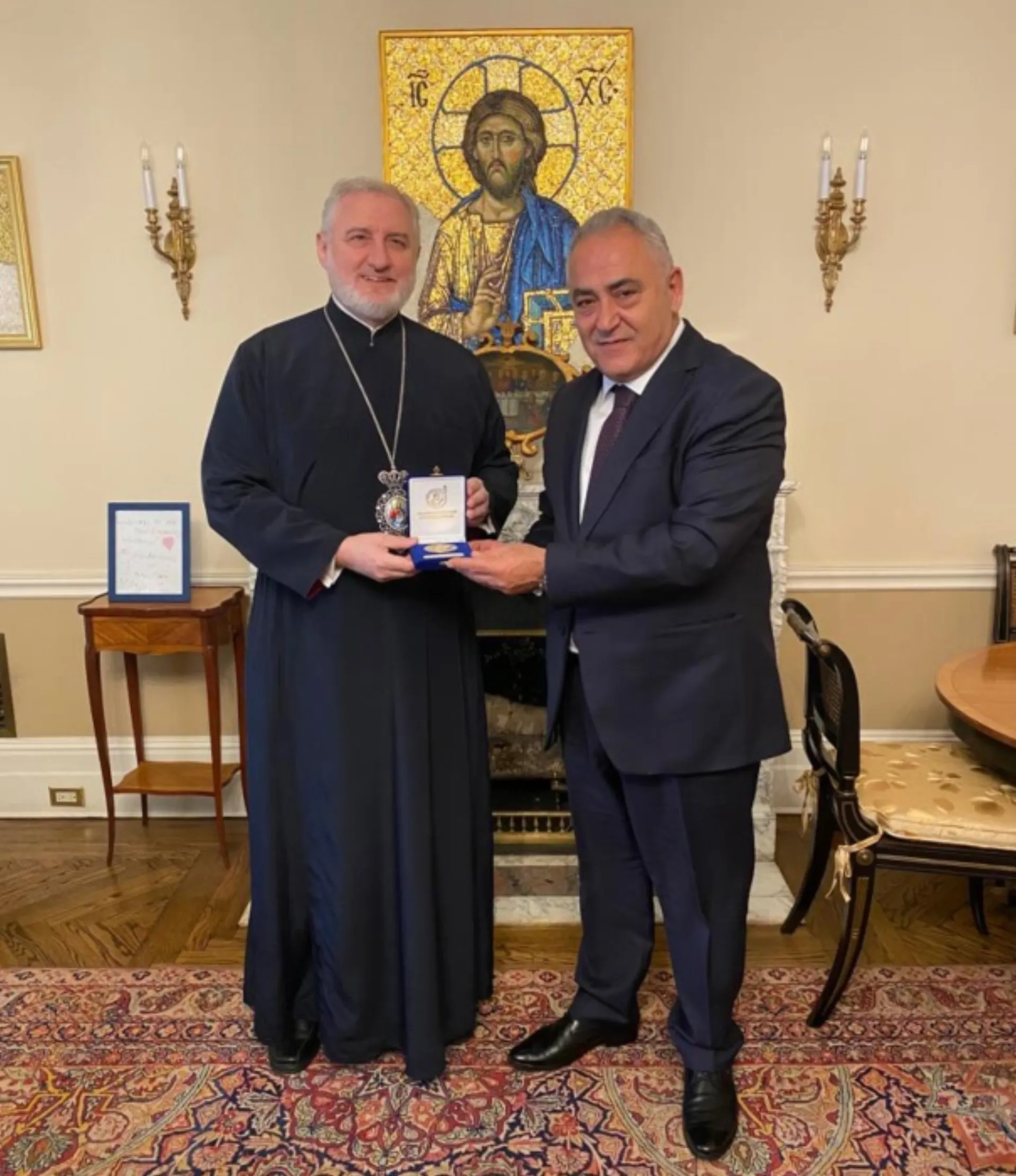 Συνάντηση Γ. Χατζηθεοδοσίου με τον Αρχιεπίσκοπο Αμερικής στη Νέα Υόρκη