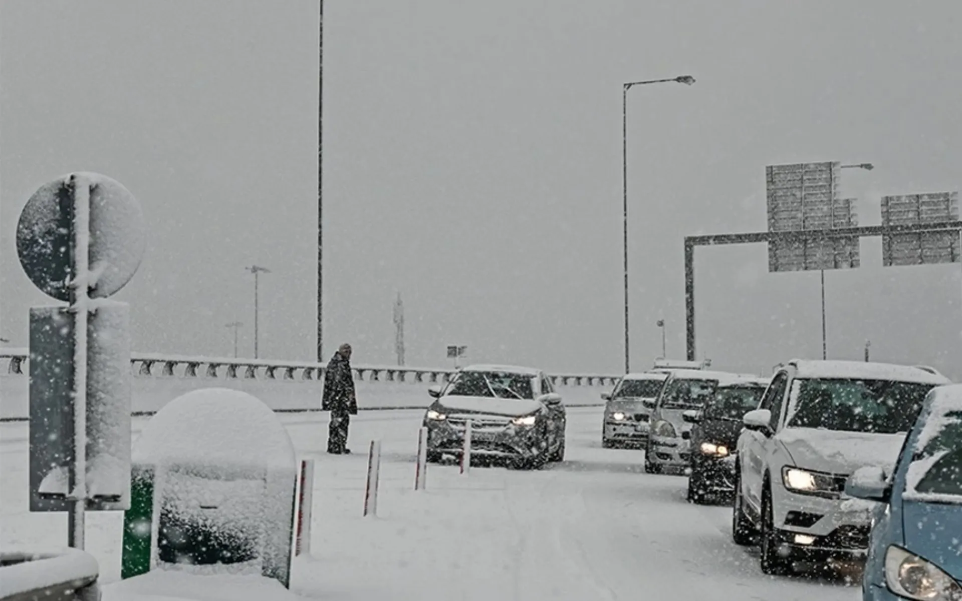 Κακοκαιρία “Ελπίς”: To “καθεστώς” εισφορών για τις επιχειρήσεις που έκλεισαν με κρατική εντολή