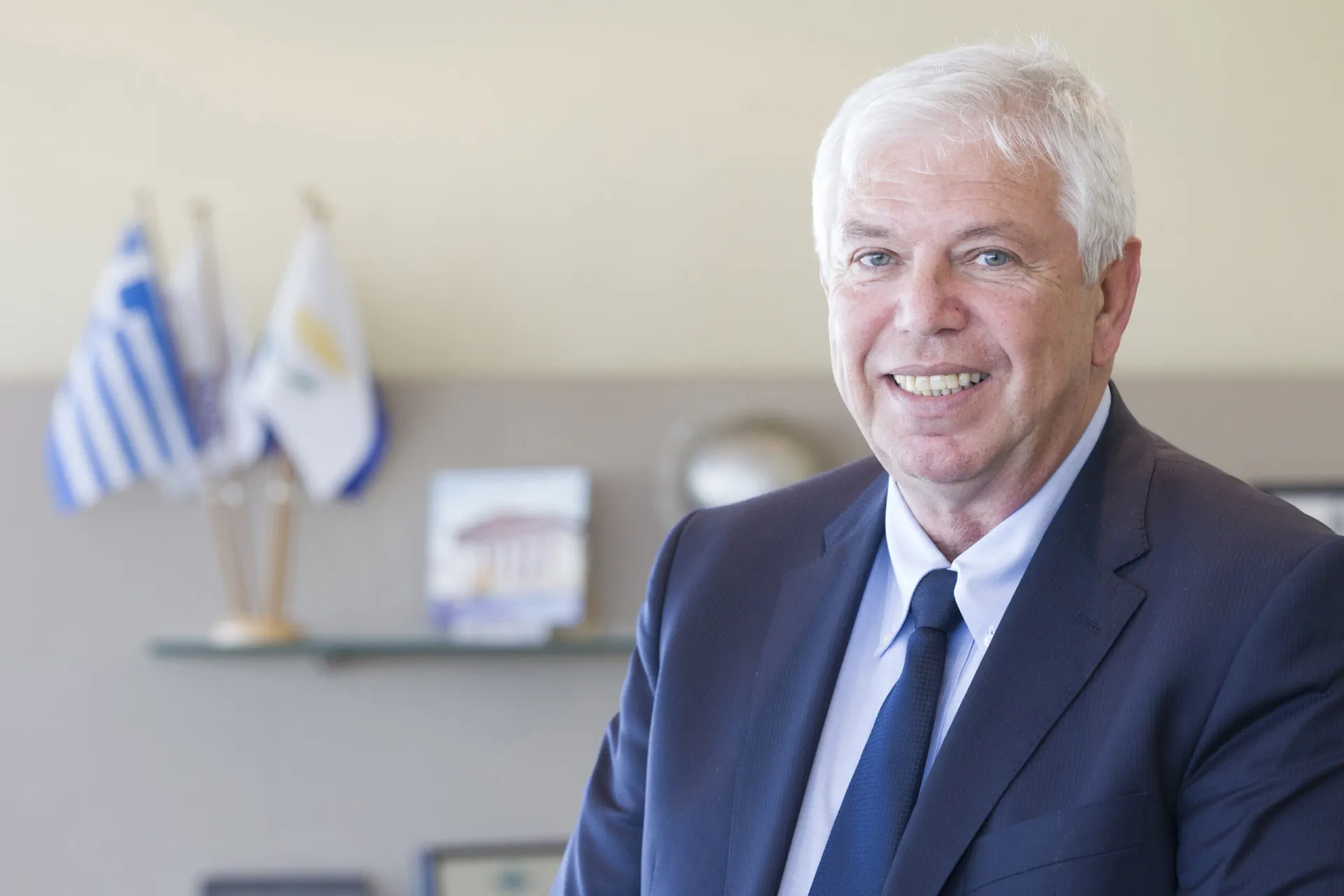 Υδρόγειος: Αποχαιρετιστήριο στον Λουκά Κορομπίλη