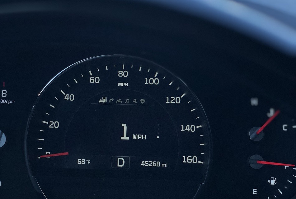 Τι κάνουμε αν «ανάψει» ο κινητήρας του αυτοκινήτου μας;