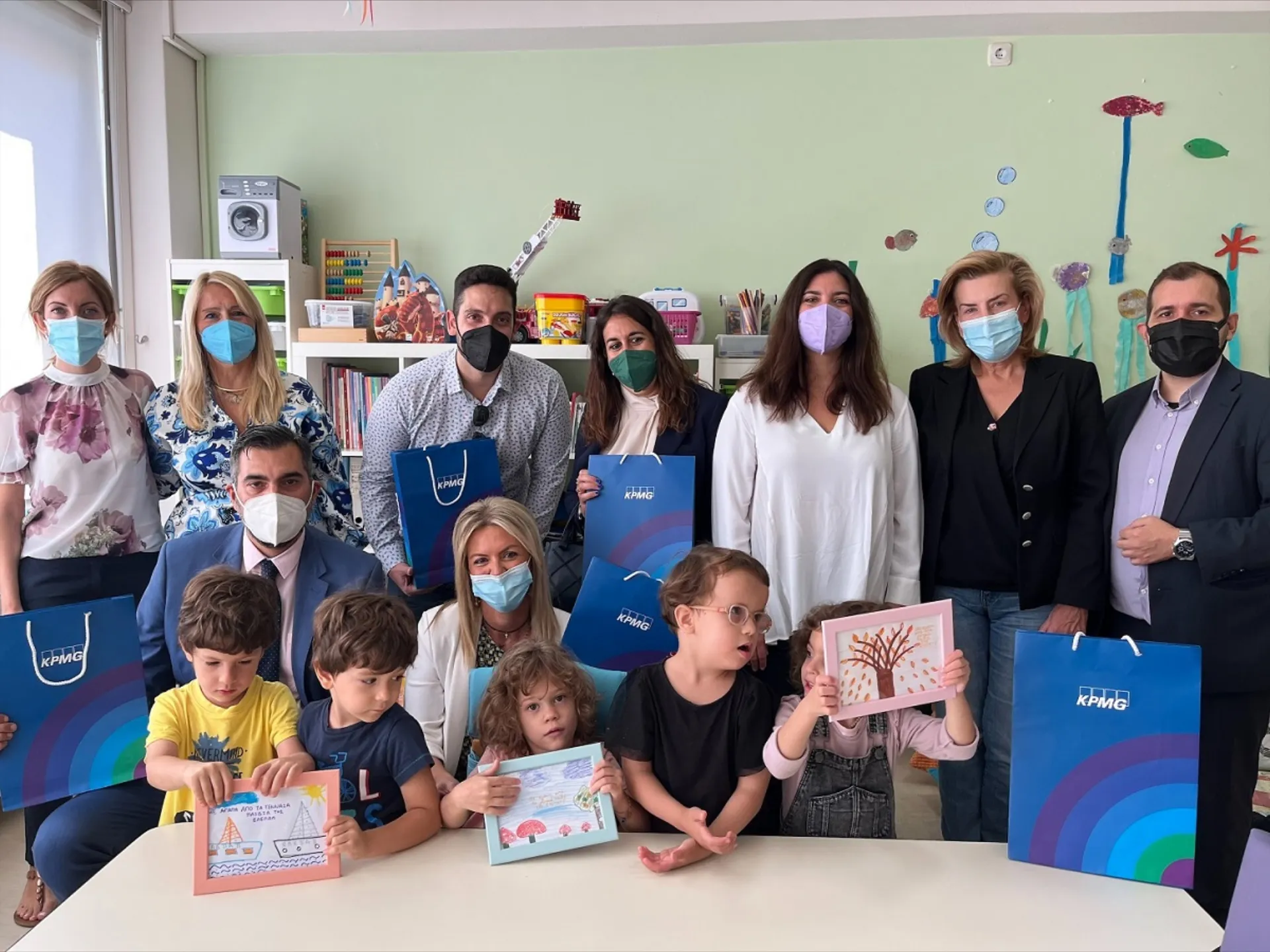 Η KPMG δωρίζει νέα σχολικά είδη για τα Γενναία Παιδιά της ΕΛΕΠΑΠ