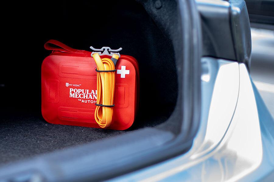 4+1 πράγματα που δεν πρέπει να λείπουν από το αυτοκίνητό μας