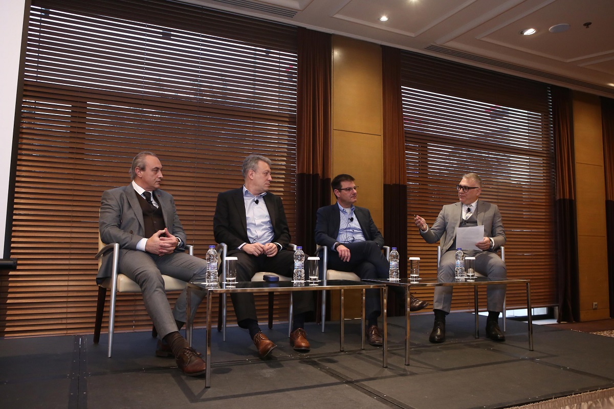 Από αριστερά Δήμος Πολυμενίδης, Διευθυντής Τομέα Χρηματοοικονομικών & Διοικητικών Λειτουργιών, ERGO, Βασίλης Νικηφοράκης, CFO, Eurolife FFH, Ιωάννης Τοτός, Actuarial Leader, Interamerican και Φίλιππος Κάσσος, Partner, Ελεγκτικών και Ασφαλιστικών Υπηρεσιών, KPMG στην Ελλάδα