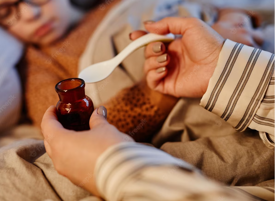 Έρευνα από τον ΠΟΥ για θανάτους παιδιών από αντιβηχικά σιρόπια