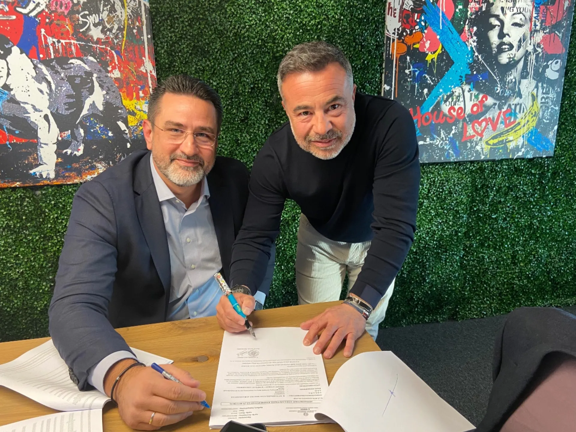 HOWDEN & CONSENSUS: Συμφωνία συνεργασίας με εξαγορά χαρτοφυλακίου  