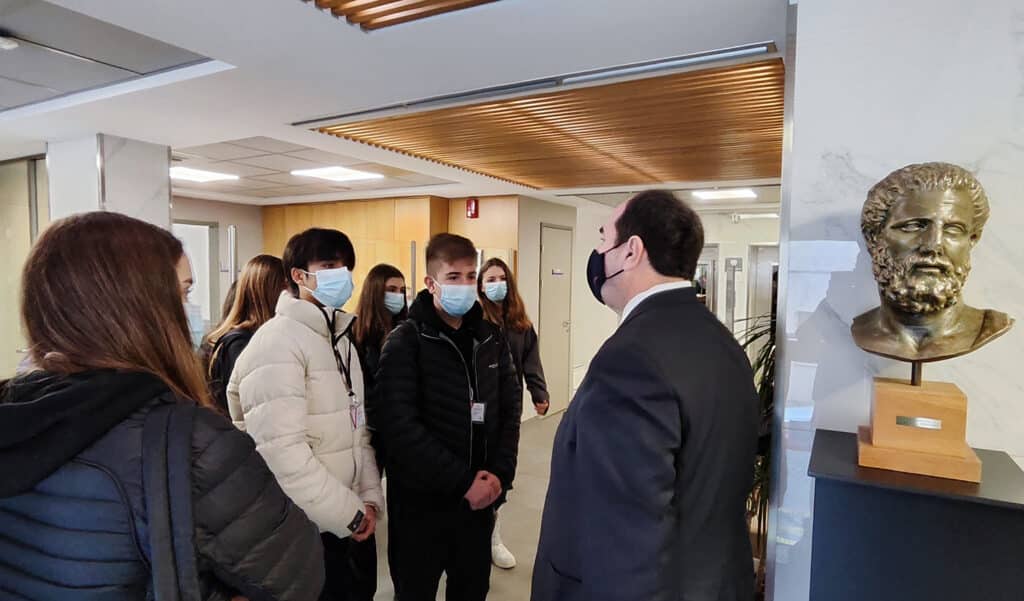 Εκπαιδευτική επίσκεψη μαθητών της Β’ Λυκείου της Λεοντείου Σχολής στο Therapis General Hospital