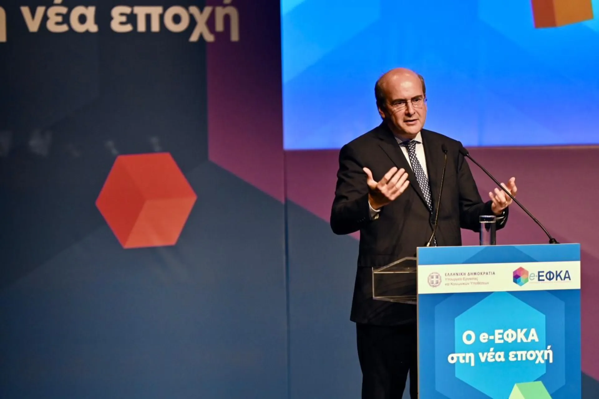 Κ. Χατζηδάκης: Η ελληνική οικονομία ακόμη πιο ψηλά