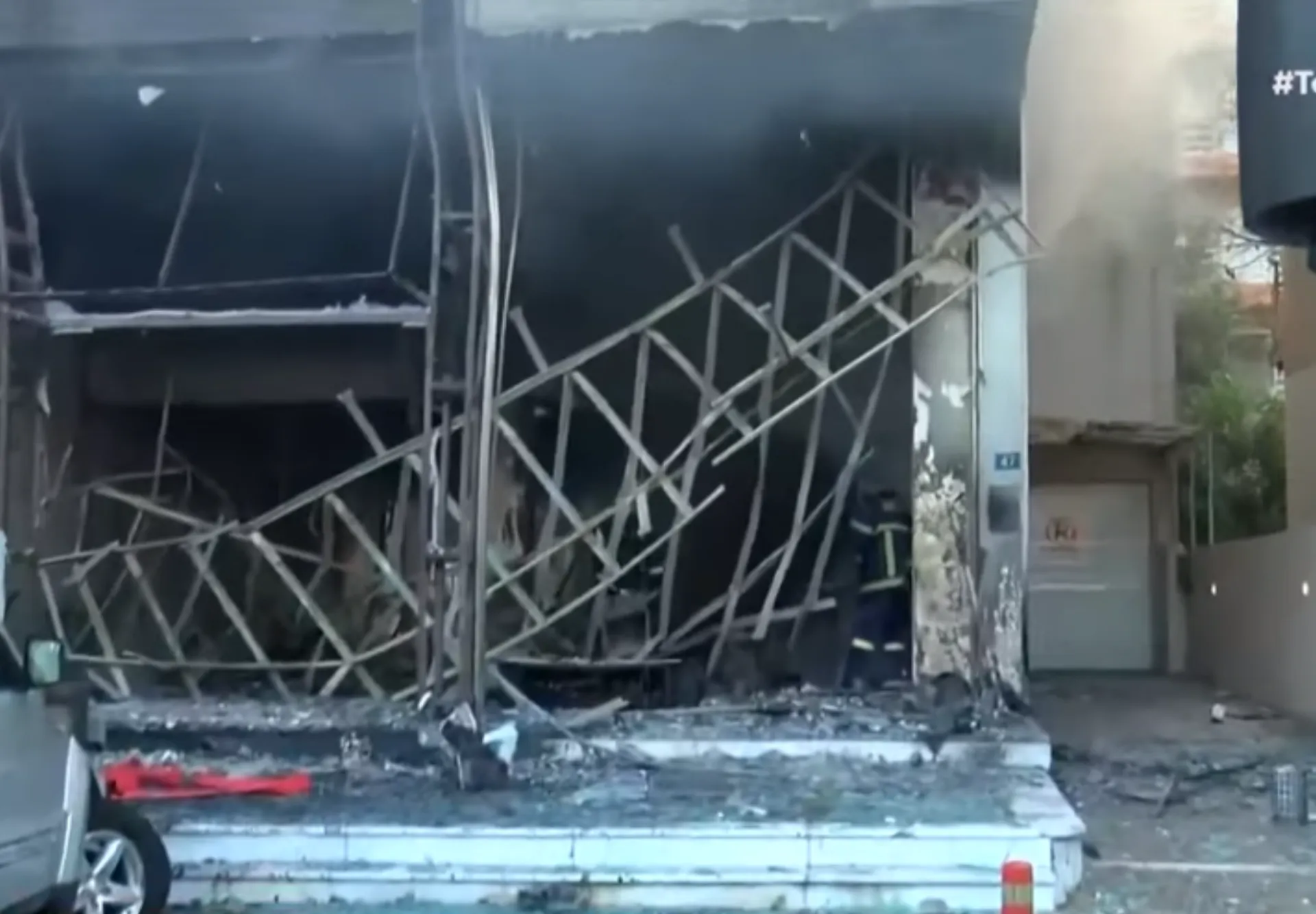 Ασφαλισμένο το κατάστημα επίπλων στον Άλιμο που πήρε φωτιά