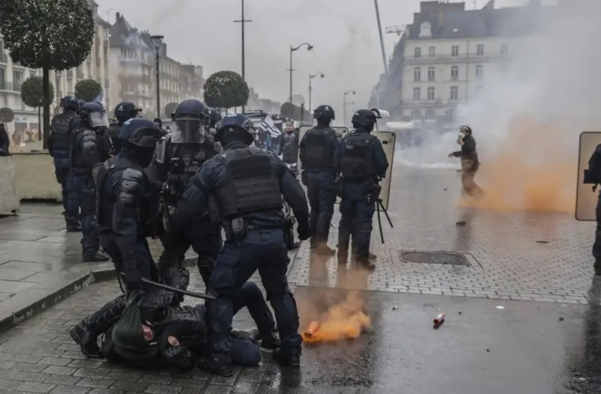 Ταραχές στη Γαλλία: Να αποζημιωθούν άμεσα οι καταστηματάρχες από τις ασφαλιστικές