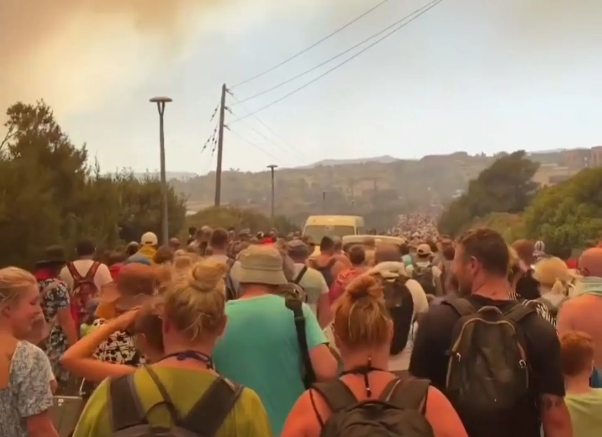 Φωτιές σε Ρόδο & Κέρκυρα: Οι ζημιές στον τουρισμό και η κάλυψή τους