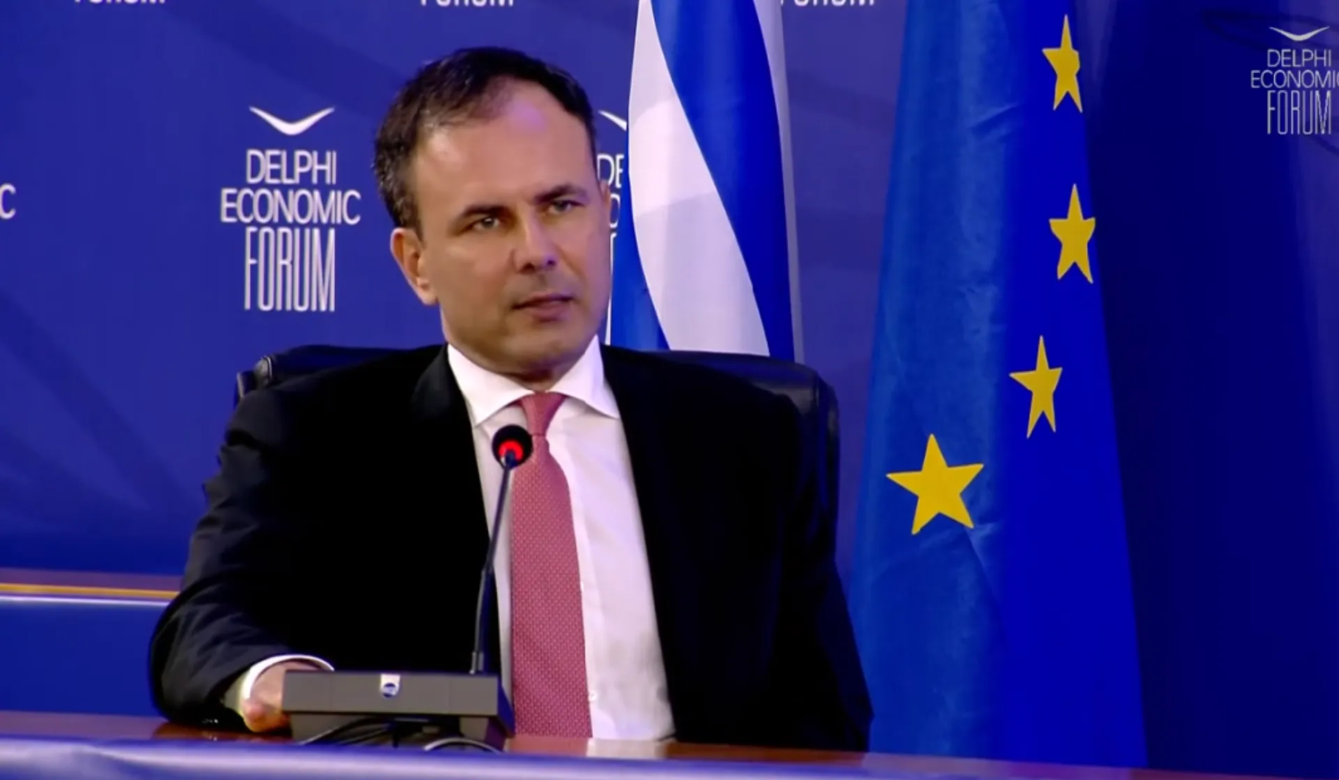 Τι είπε ο οικονομικός σύμβουλος του πρωθυπουργού για την υποχρεωτική ασφάλιση (video)