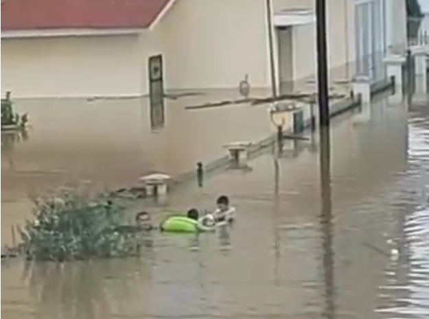 Κακοκαιρία Daniel: Χωριά κάτω από το νερό στην Καρδίτσα (video)