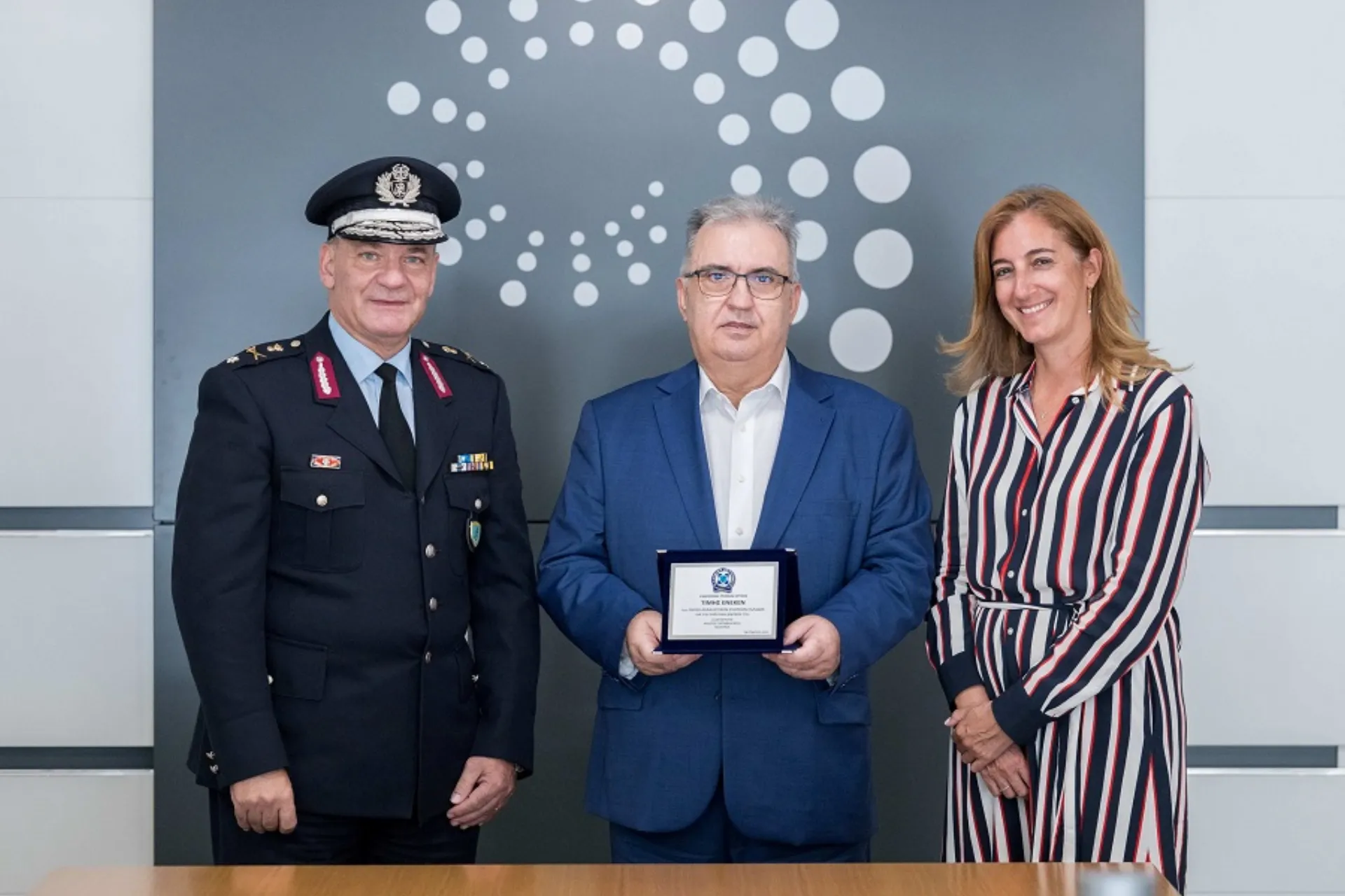 ΕΑΕΕ: Δωρεά αλκοολομέτρων στην Τροχαία Αττικής