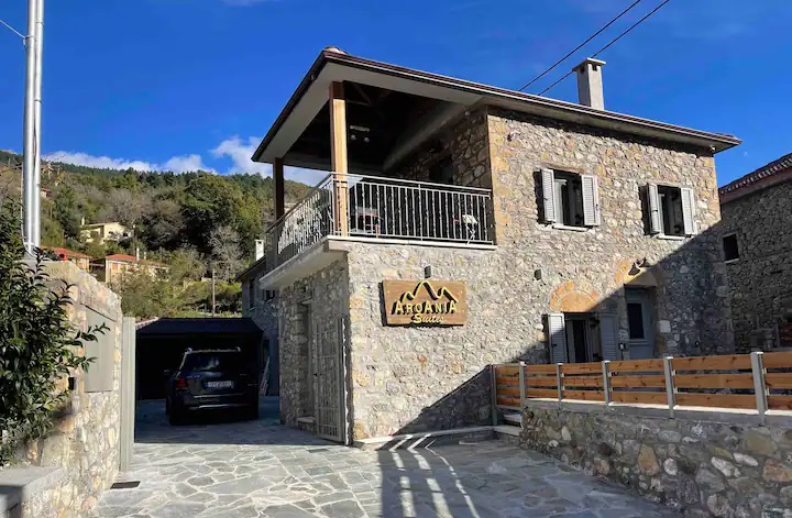 Aroania Suites: Καταλύματα για ομαδικά ταξίδια στην ελατοσκέπαστη Ζαρούχλα