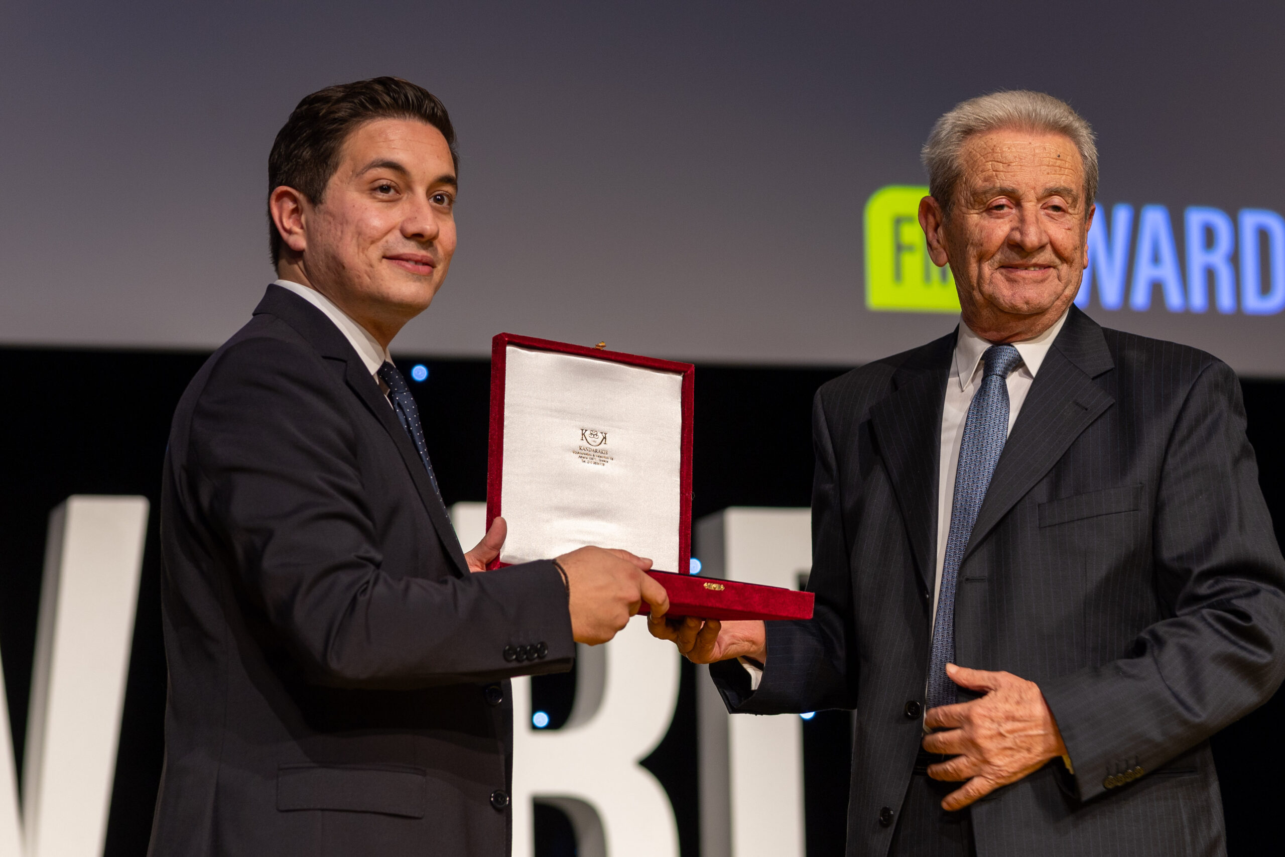 Τιμητική βράβευση του Μελά Γιαννιώτη στα Insurance Awards Φίλιππος Μωράκης (video)