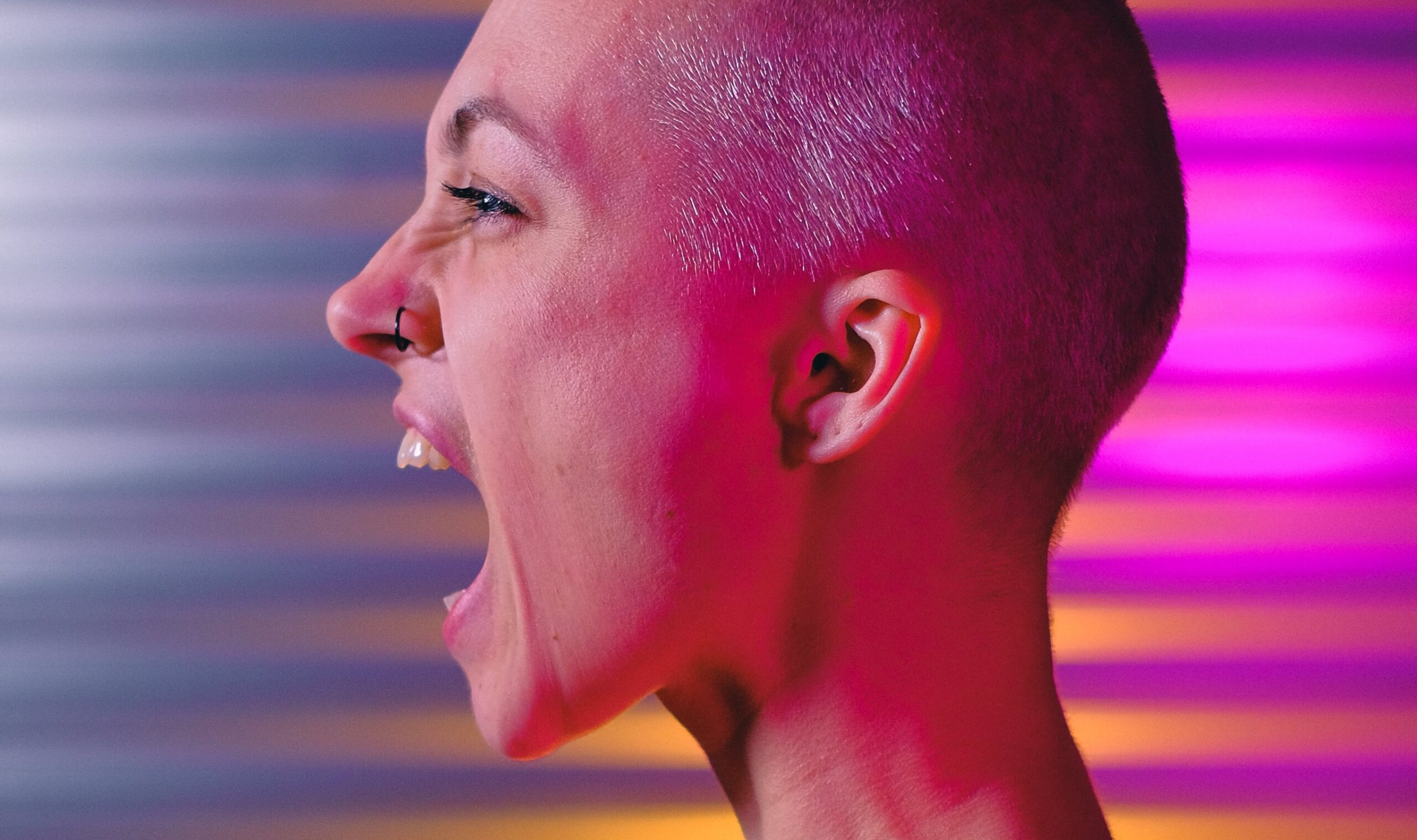 Πώς τα social media τρέφουν την βία