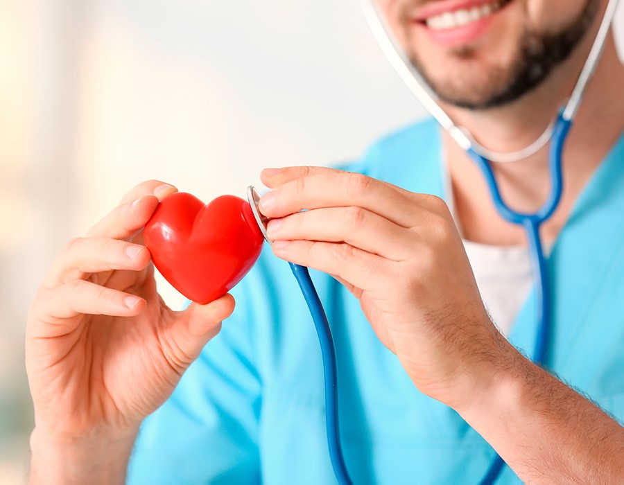 Πώς συνδέεται η COVID-19 με τις καρδιακές επιπλοκές