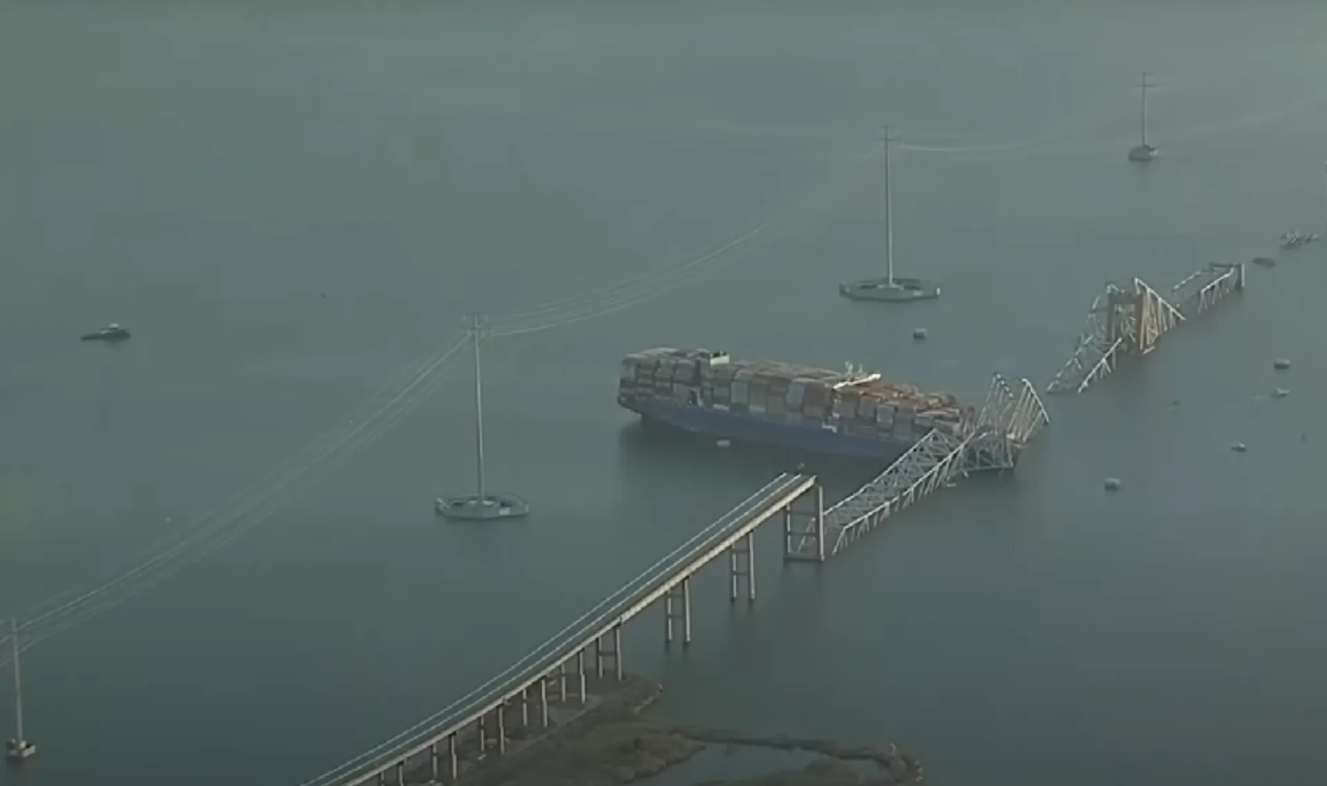 Συνεχίζονται οι έρευνες για τα 4 Blackouts στο πλοίο Dali