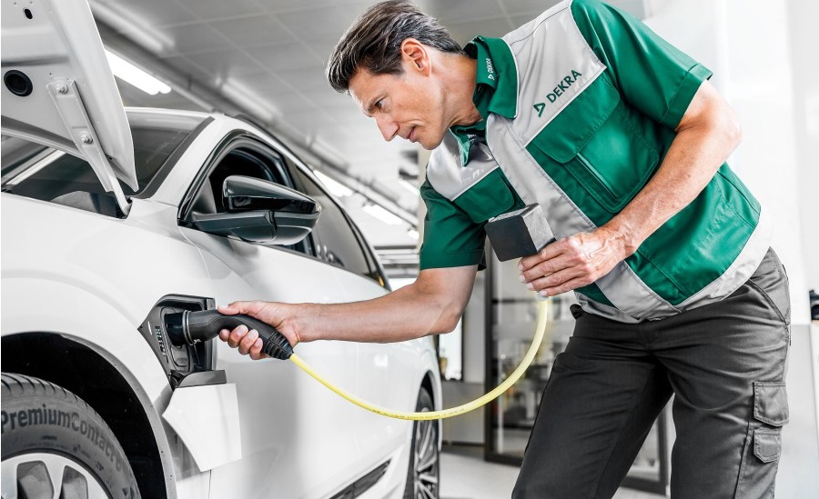 DEKRA: Προ-ασφαλιστικός έλεγχος Ηλεκτρικών και Plug-In Hybrid οχημάτων