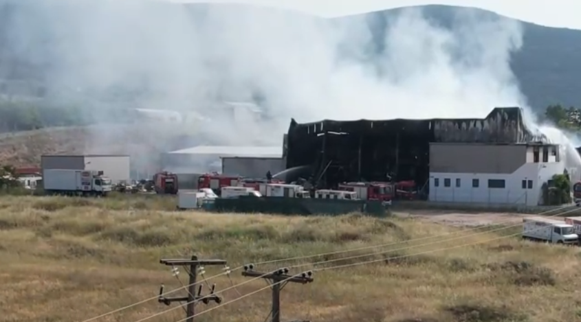 Καταιγιστικές οι εξελίξεις για τη φωτιά στο εργοστάσιο τροφίμων στη Λαμία