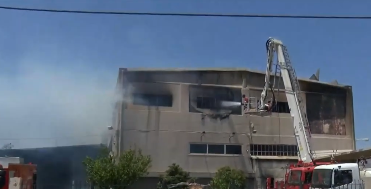 Ασφαλισμένο το εργοστάσιο χαρτιού που πήρε φωτιά