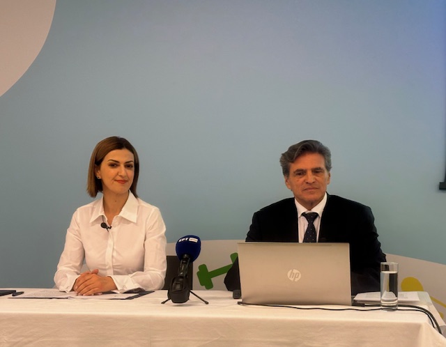 Οι λανθασμένες αντιλήψεις των γονιών- για τα κιλά και τις οθόνες- «τρέφουν» την παιδική παχυσαρκία