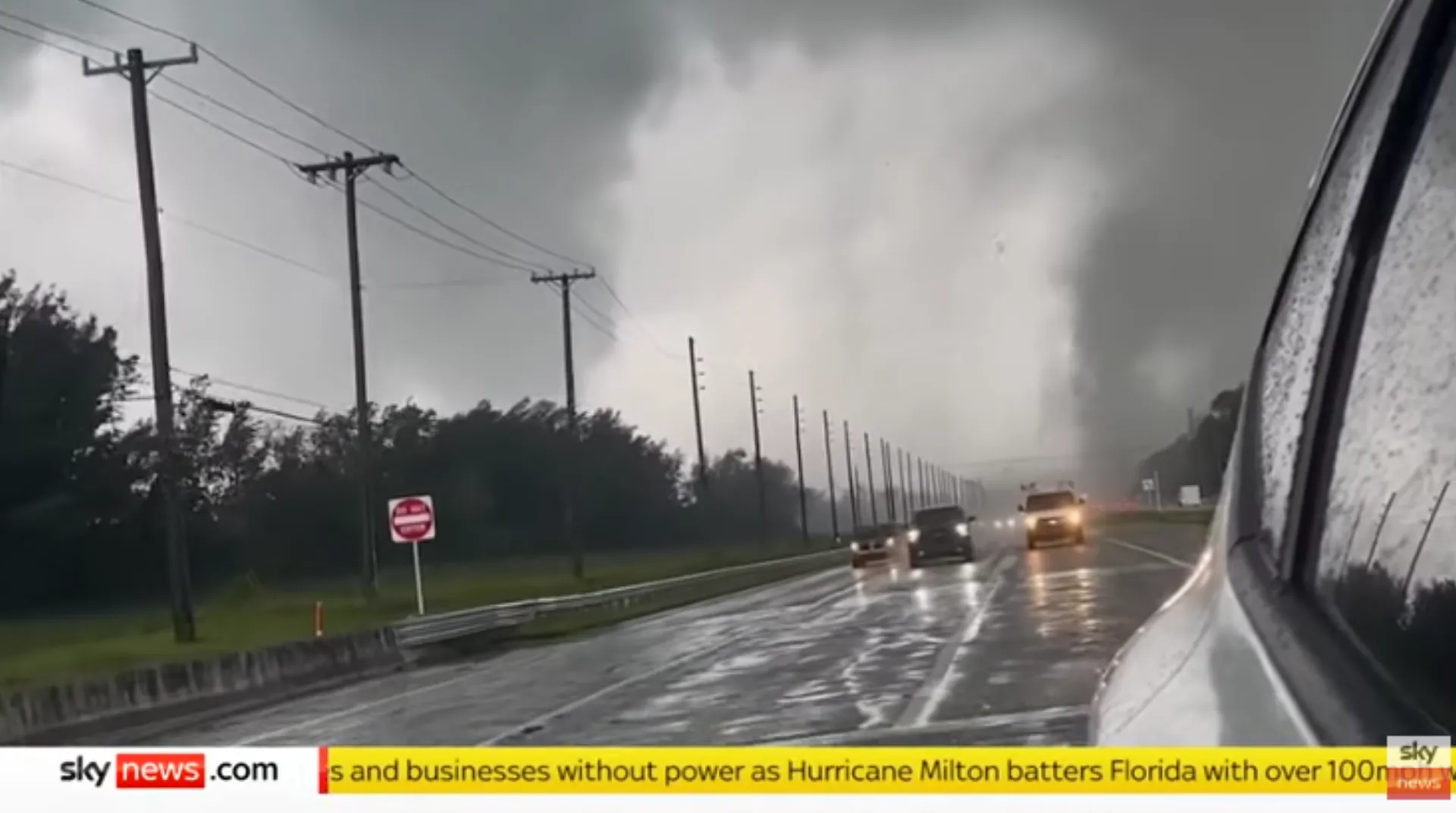 H στιγμή που ο τυφώνας Milton χτυπάει τη Florida (video)