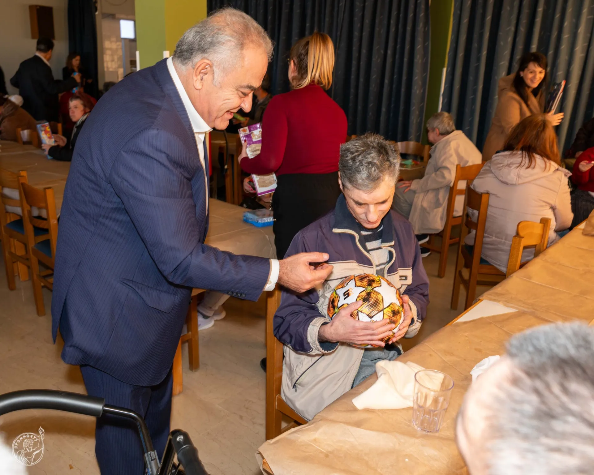 Το ΕΕΑ με σεβασμό και αλληλεγγύη στην κοινωνία: Δώρα σε 5 ιδρύματα και δομές