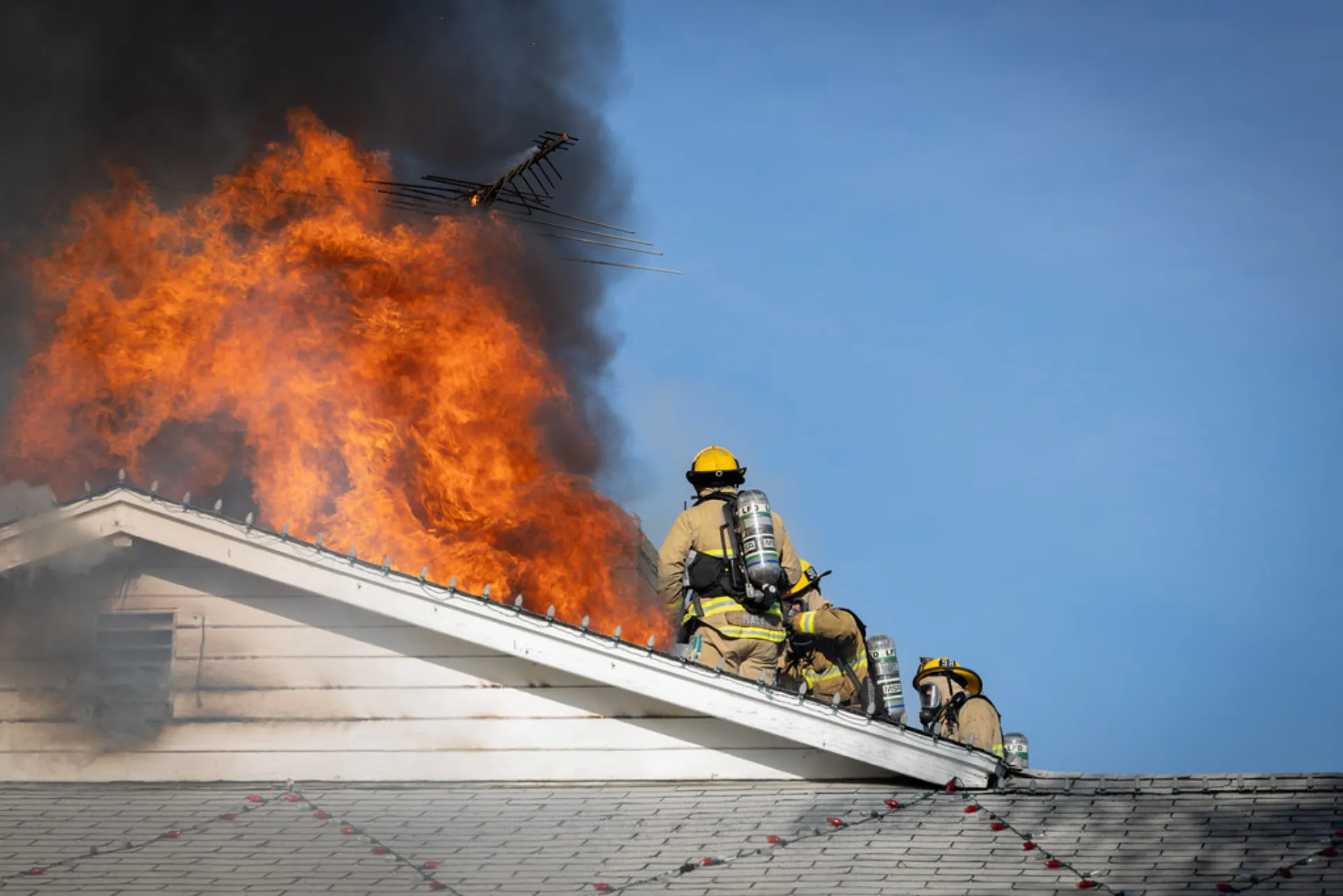 Μεγάλες αλλά διαχειρίσιμες οι απώλειες των αντασφαλιστών από τις φωτιές στο Λος Άντζελες