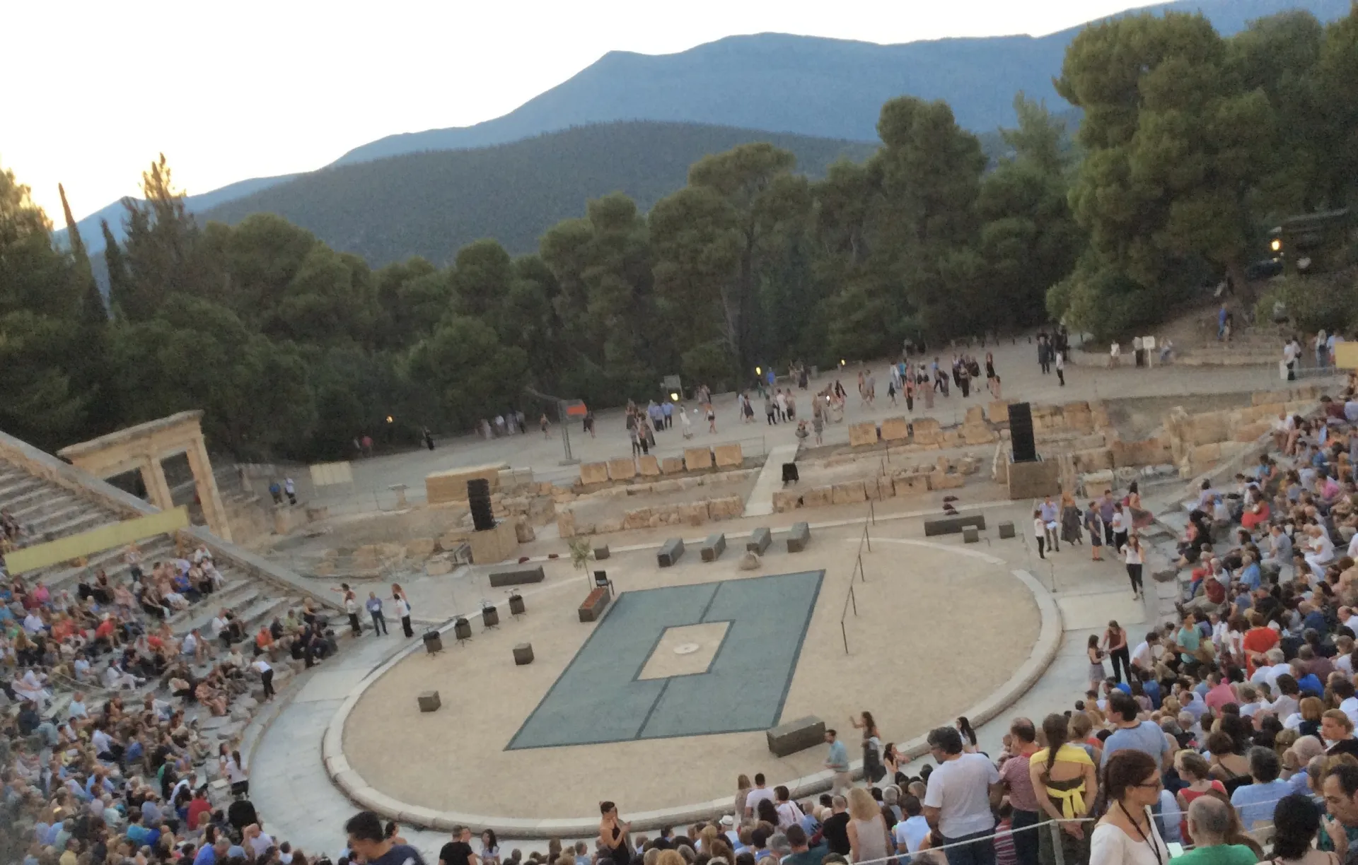 Η Ημέρα του Θεάτρου, η κοσμική μοναξιά μας και η Συνεργασίες