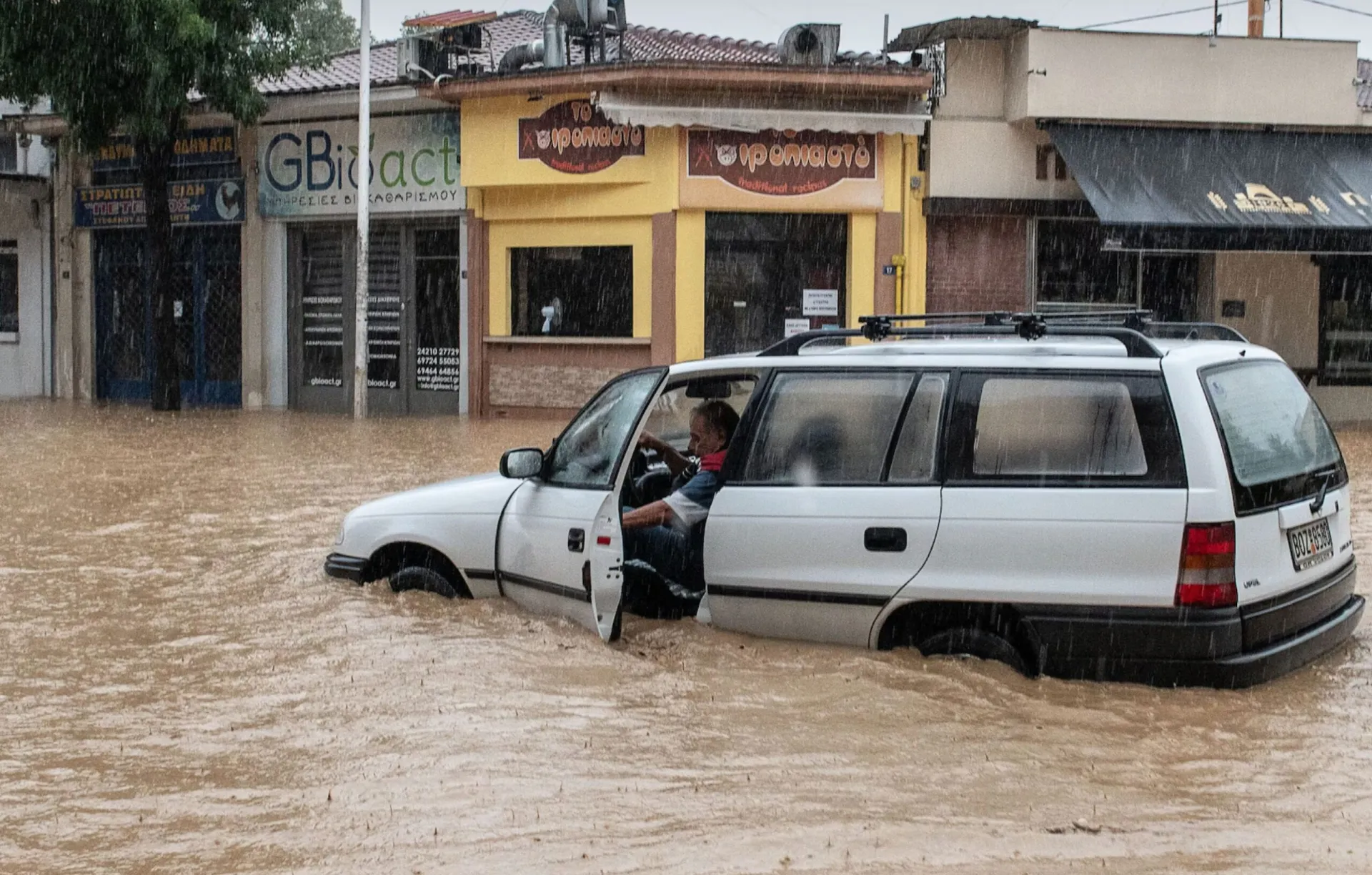 Είναι τελικά υποχρεωτική η ασφάλιση οχημάτων έναντι φυσικών καταστροφών;