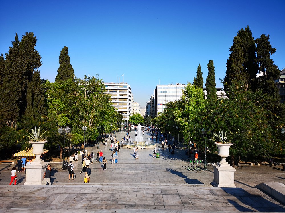 Τι ετοιμάζει η INTERAMERICAN στην πλ. Συντάγματος;