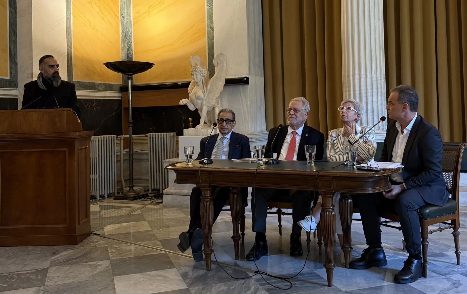 Blue light Vs red light και πώς επηρεάζουν τη μακροζωία