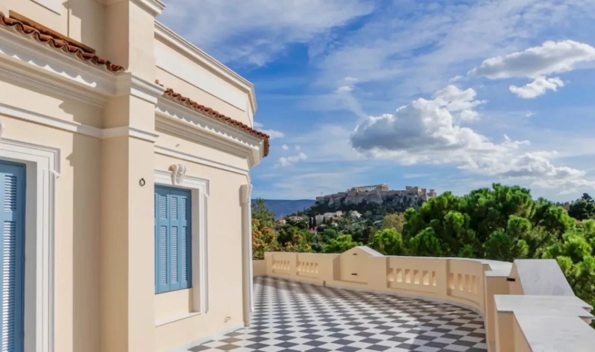 Τα κελύφη των τζιτζικιών, το νέο σπίτι του βιβλίου και το “Έτος Φιλαναγνωσίας”