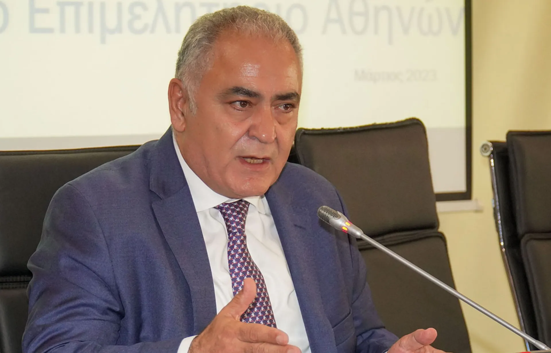 Οι ΜμΕ στο χείλος του γκρεμού και η κοινωνία σε απόγνωση